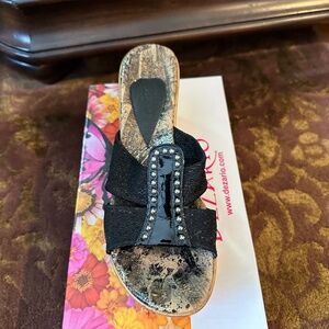 Dezario Nanor Wedge Sandals